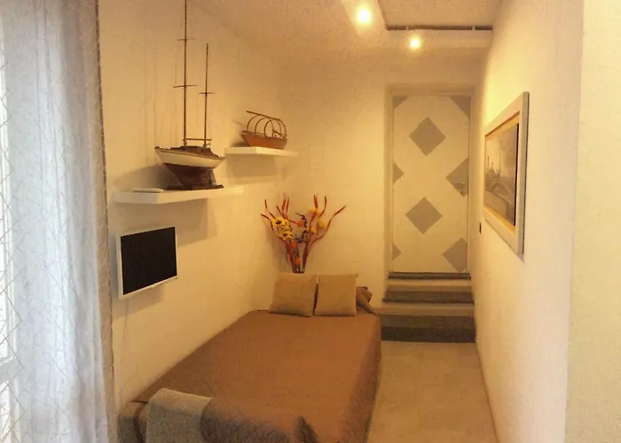 Casa Ninou Домазо